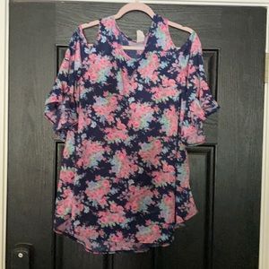 Cold shoulder blouse with side pockets